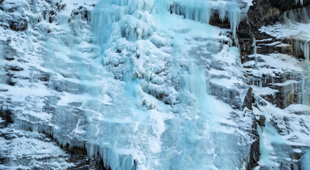 frozen-waterfall isfjord